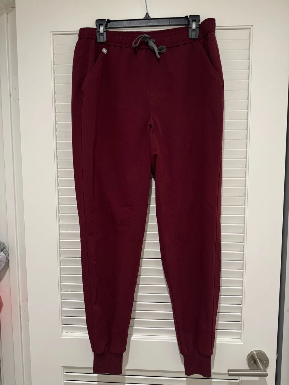 FIGS Tansen Jogger Scrub Pant Burgundy Size Medium